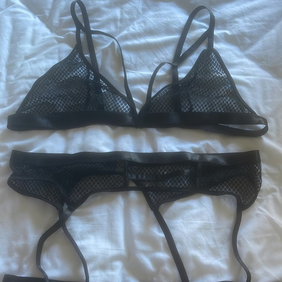 🔥🔥💋😘Ladies Lingerie Set😘💋🔥🔥 - Picture 3 of 3